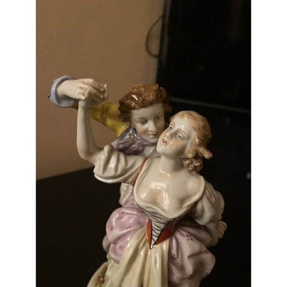 A 19 Century Statue  made In Germany by Von Schierholz porcelain  loving couple - Picture 6 of 9